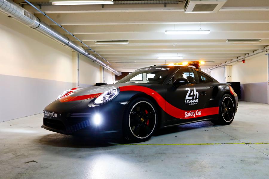  Porsche 911 Turbo WEC Safety Car (991) 2018 года  (фото 1 из 5)